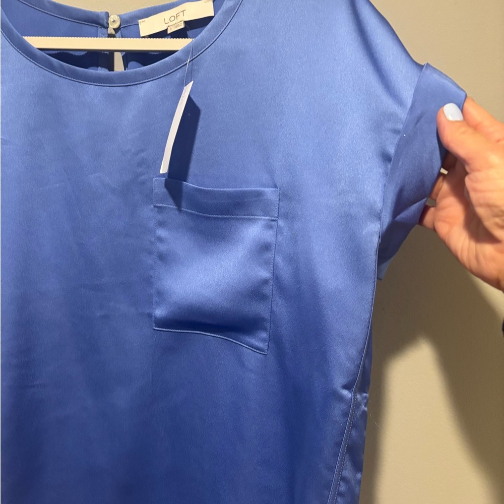 Women's LOFT Blue Silky Top - Size Small NWT - Picture 7 of 9
